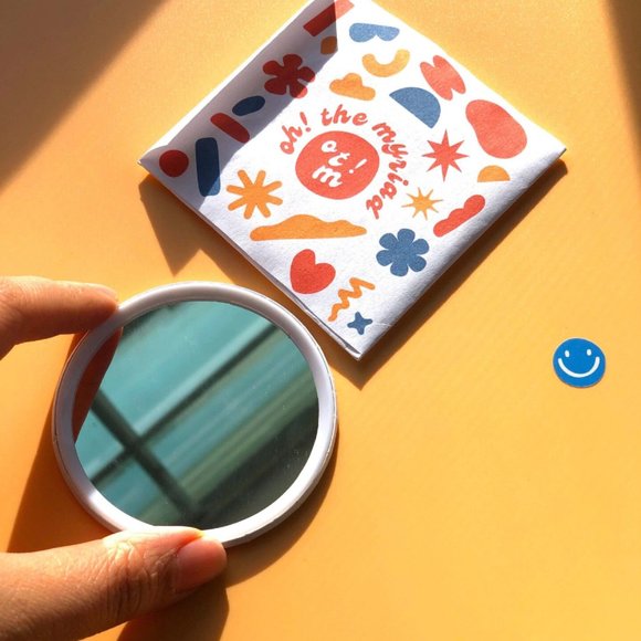 Round Pocket Mirror | Bunny Pattern Print Round Metal Makeup Hand Pocket Compact - Picture 6 of 7